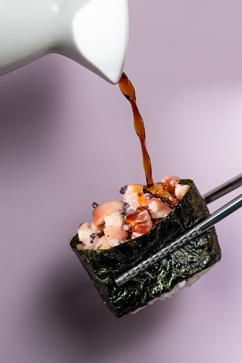 Осьминог с соусом мисо