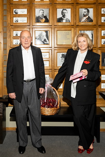 Владимир Познер с супругой Надеждой Соловьевой