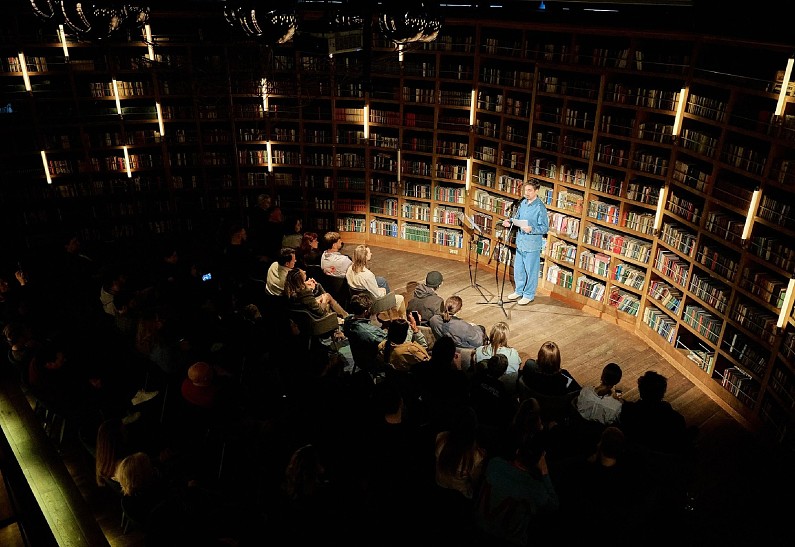 Простой человек: Алексей Зимин представил поэтическую программу о красоте несовершенства