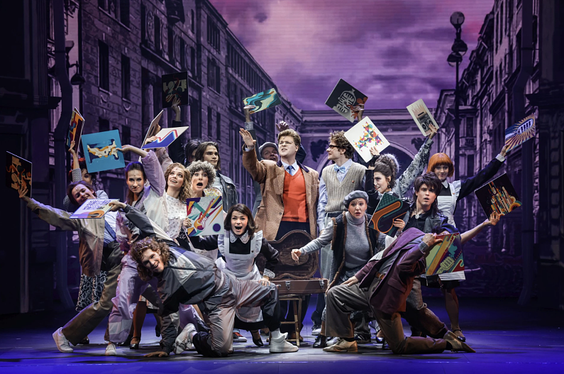 Сцена из мюзикла «Ничего не бойся, я с тобой»