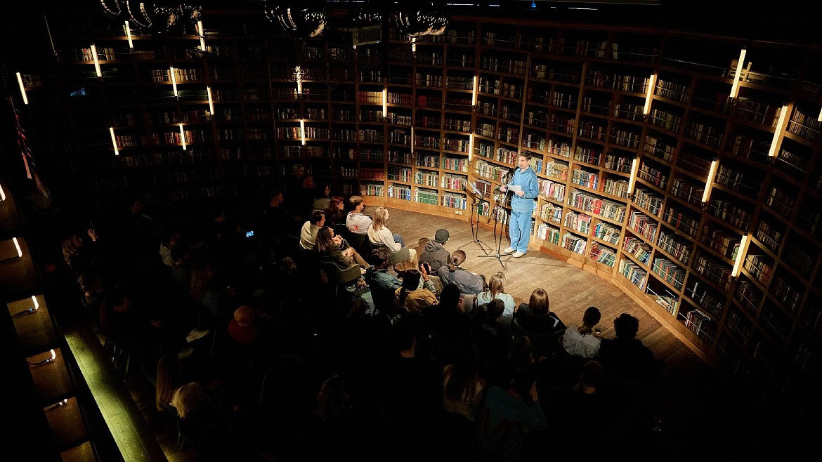 Простой человек: Алексей Зимин представил поэтическую программу о красоте несовершенства