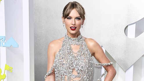 Тейлор Свифт выбрала для свадьбы образ в стиле иконы кино Элизабет Тейлор