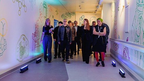 Дмитрий Песков, Антон Беляев, Юрий Колокольников, Алёна Долецкая и другие гости открытия выставки современного искусства «ВМЕСТЕ»