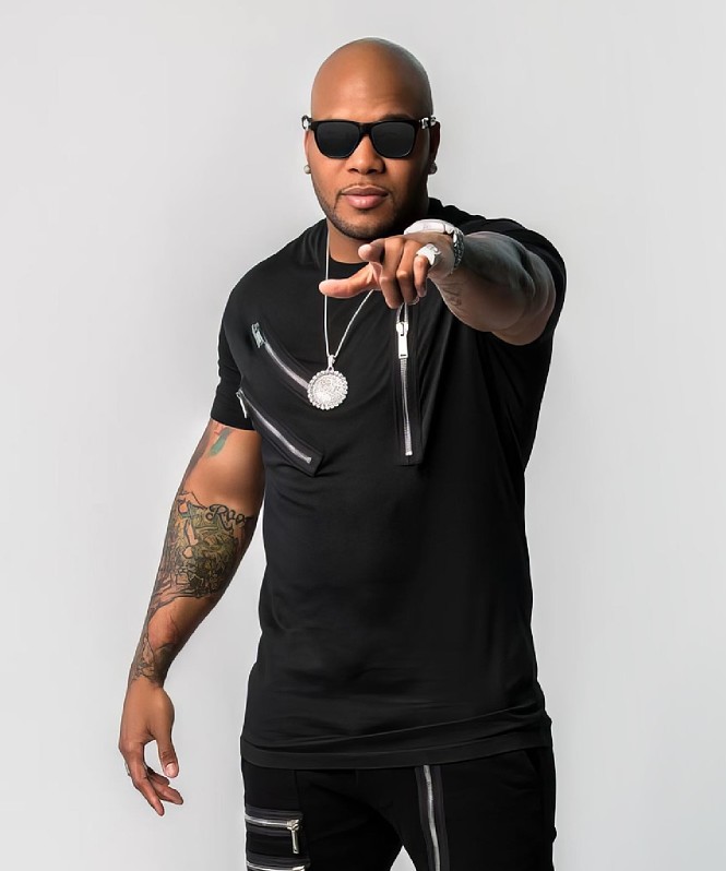 Вершины мировых чартов и рекорды продаж: рэпер Flo Rida выступит в Москве