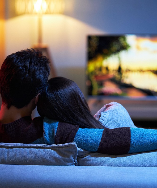 Перезагрузка на майских: 7 легких фильмов и сериалов для отдыха «головой»