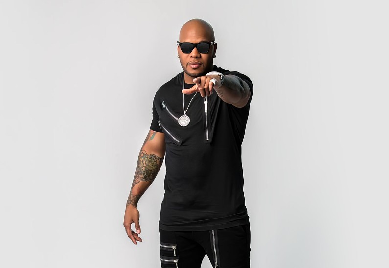 Вершины мировых чартов и рекорды продаж: рэпер Flo Rida выступит в Москве
