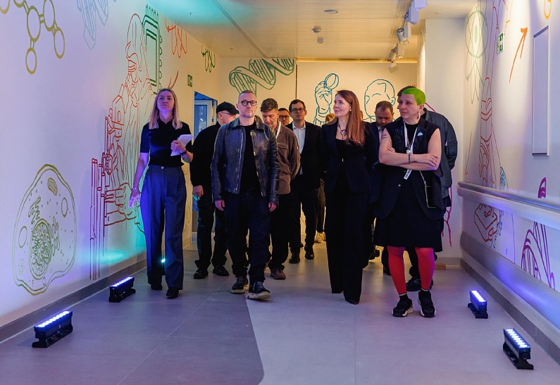 Дмитрий Песков, Антон Беляев, Юрий Колокольников, Алёна Долецкая и другие гости открытия выставки современного искусства «ВМЕСТЕ»