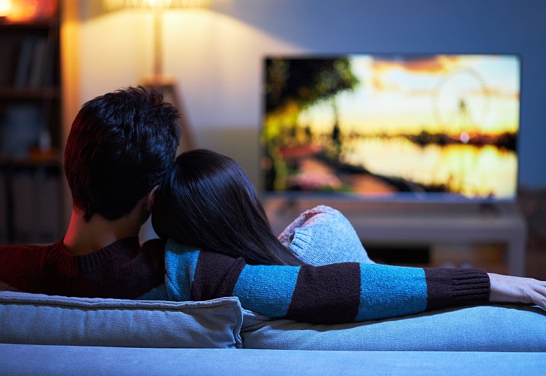 Перезагрузка на майских: 7 легких фильмов и сериалов для отдыха «головой»