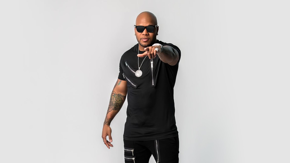 Вершины мировых чартов и рекорды продаж: рэпер Flo Rida выступит в Москве