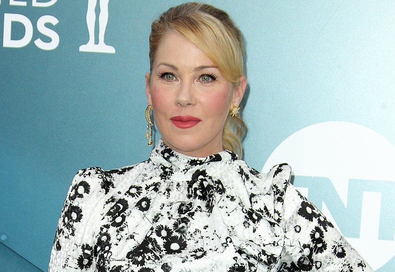 Кристина Эпплгейт экстренно госпитализирована из-за осложнений рассеянного склероза