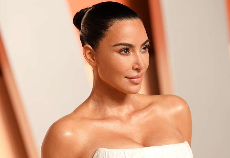 Ким Кардашьян опубликовала первое фото с Льюисом Хэмилтоном