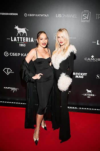 Анна Кауфман, Мария Погребняк