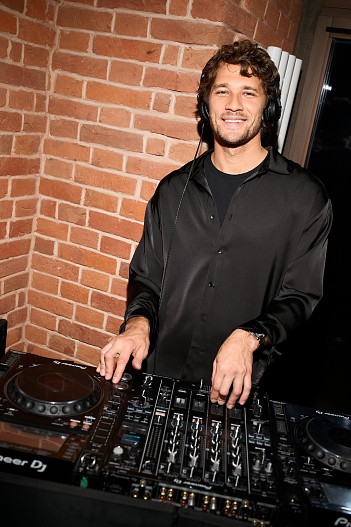 Андрей Захаров