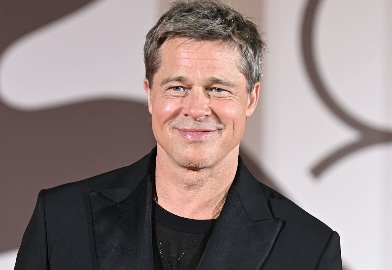 Брэд Питт спровоцировал досрочный старт турсезона в Греции