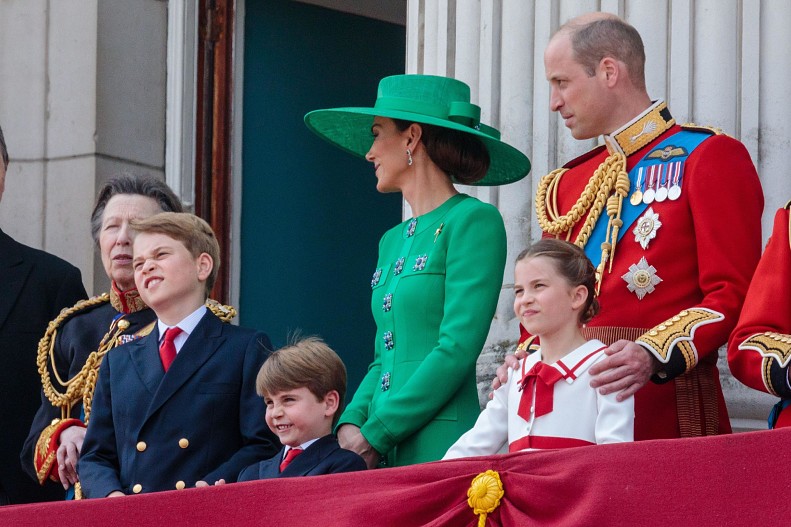 Принц Уильям и Кейт Миддлтон с детьми