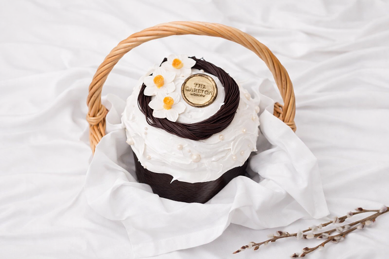 Миниатюрный кулич с белым шоколадом