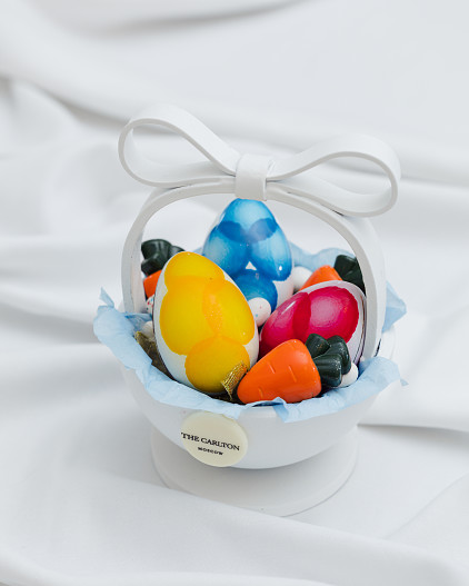 Шоколадная корзинка с пасхальными яйцами