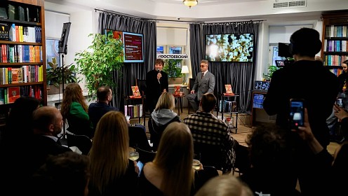 Митя Фомин выпустил первую книгу: «ДАФоминовые истории, или как я однажды купил себе вязаную рыбу»