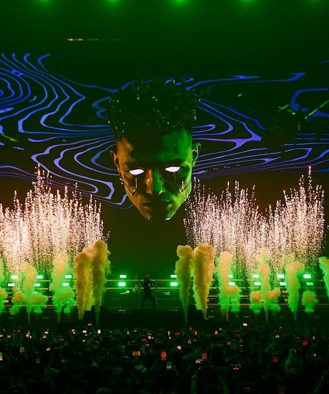 Элджей дал большой сольный концерт на СКА Арене