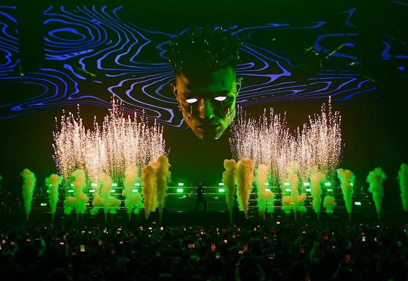 Элджей дал большой сольный концерт на СКА Арене