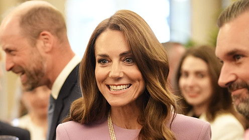 Кейт Миддлтон появилась на торжественном приеме в честь 100-летия Елизаветы II в любимом цвете королевы