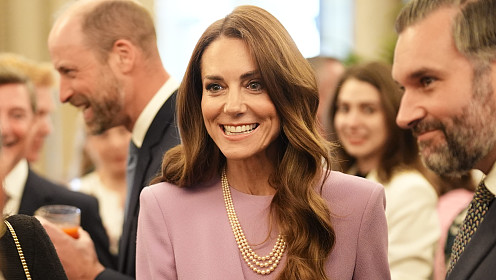 Кейт Миддлтон появилась на торжественном приеме в честь 100-летия Елизаветы II в любимом цвете королевы