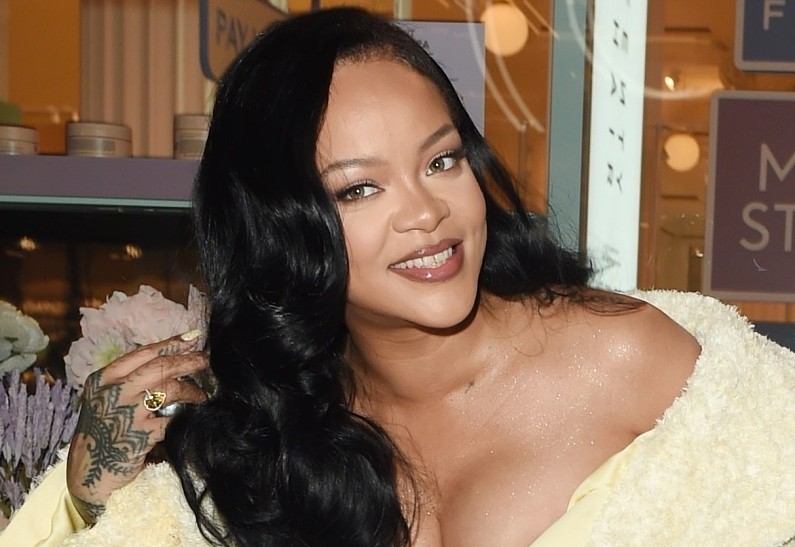 Рианна снялась в первой совместной фотосессии с маленькой дочерью