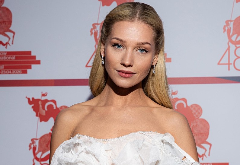 Лучшие образы красной дорожки открытия ММКФ: Кристина Асмус, Настасья Самбурская, Даниил Воробьёв и другие