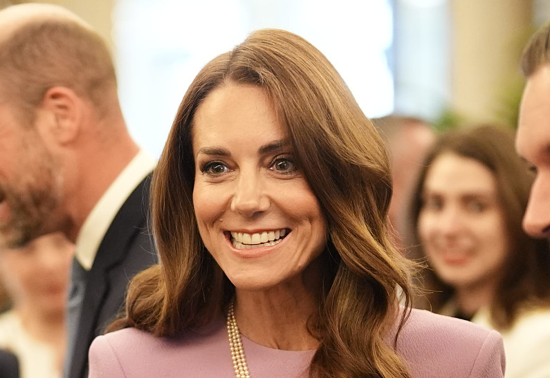 Кейт Миддлтон появилась на торжественном приеме в честь 100-летия Елизаветы II в любимом цвете королевы