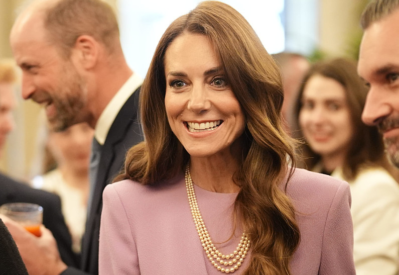 Кейт Миддлтон появилась на торжественном приеме в честь 100-летия Елизаветы II в любимом цвете королевы