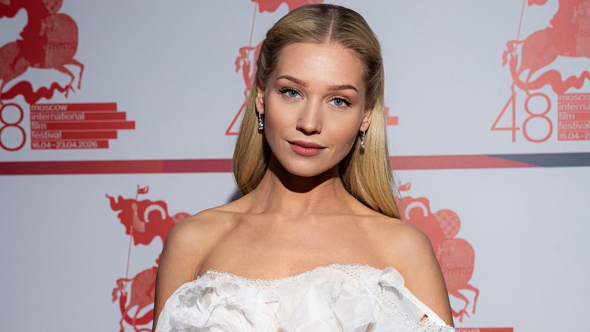 Лучшие образы красной дорожки открытия ММКФ: Кристина Асмус, Настасья Самбурская, Даниил Воробьёв и другие