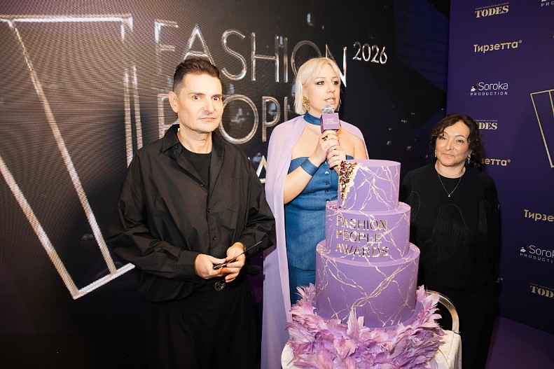 Продюсер и основатель премии Артём Сорокин, руководитель премии Карина Захарова, Роза Сорокина