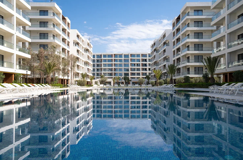 Бассейн в жилом комплексе на территории Sea Breeze