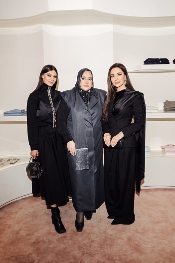 Иринй Йовович, Тамам Хумарифф, Зара