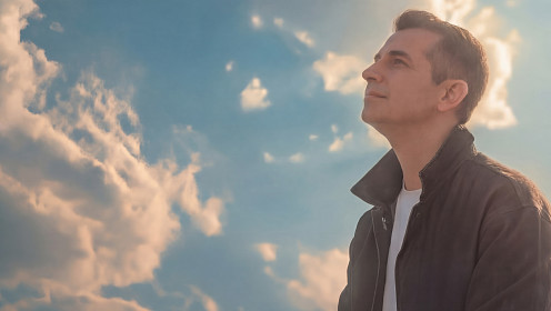 Илья Дуров из «Динамита» возвращается на сцену с первым сольным синглом «Да, весна»