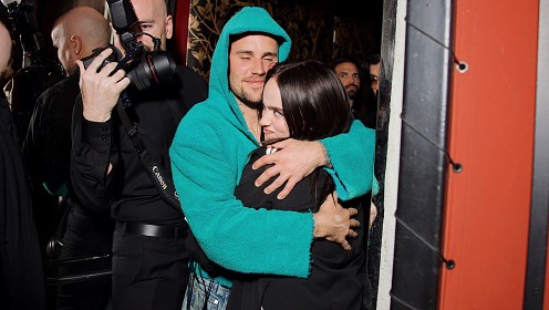 Билли Айлиш поделилась милыми фотографиями времен, когда она была фанаткой Джастина Бибера