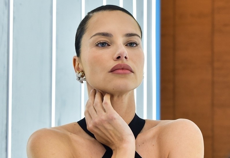 Адриана Лима впервые снялась в кампейне Victorias Secret вместе с дочерьми