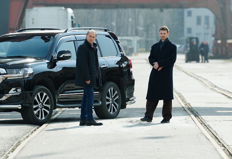 Андрей Мерзликин, Алексей Гуськов, Семён Литвинов в кадре: завершены съемки третьего сезона хита «Золотое дно»