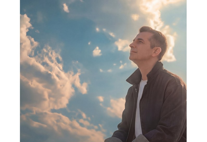 Илья Дуров из «Динамита» возвращается на сцену с первым сольным синглом «Да, весна»