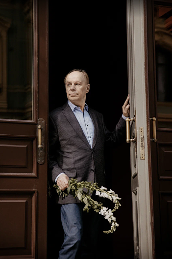 Авангард Леонтьев