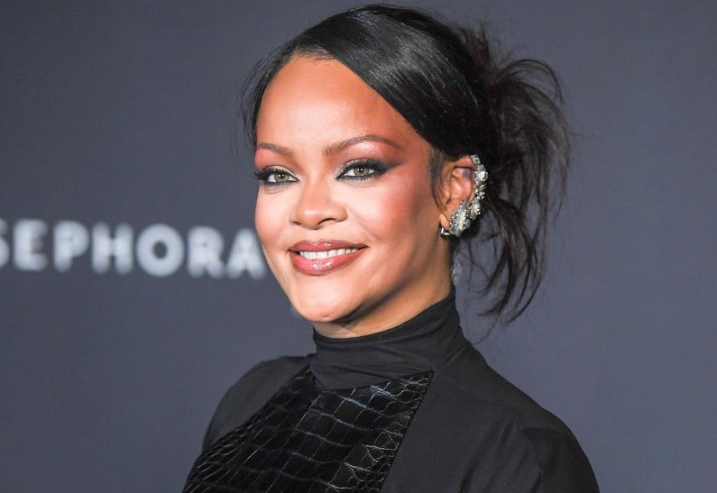 Рианна снялась в самой смелой рекламе своего бренда