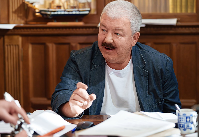 Александр Робак и Михаил Кремер приступили к съемкам в сериале «Отдел резонансных дел»