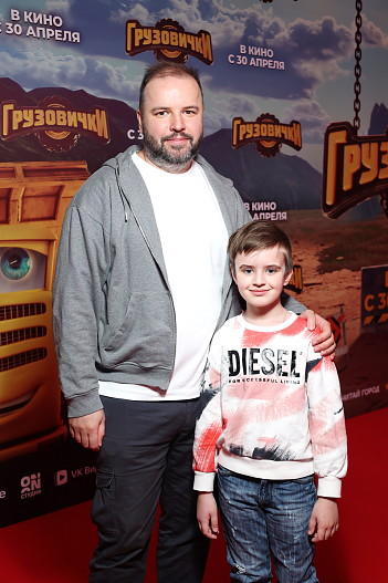 Андрей Золотарёв с сыном