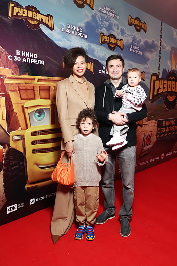 Катерина Кейру и Алексей Гаврилов с детьми