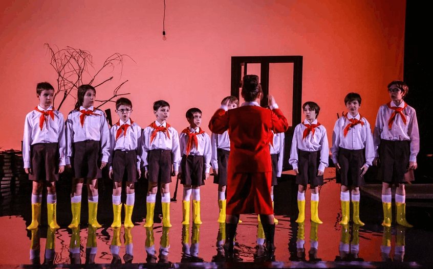 Сцена из спектакля «Утиная охота» (г.Магнитогорск)