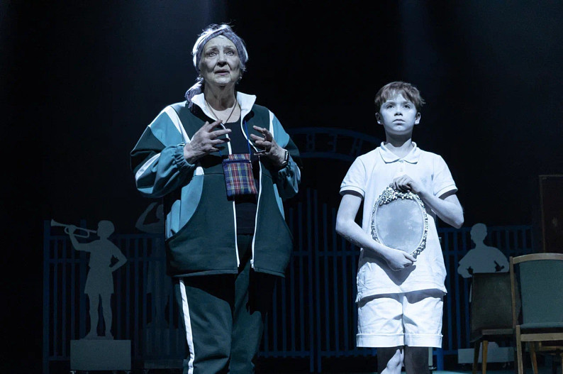 Сцена из спектакля «Вишнёвый сад» (г.Великие Луки)