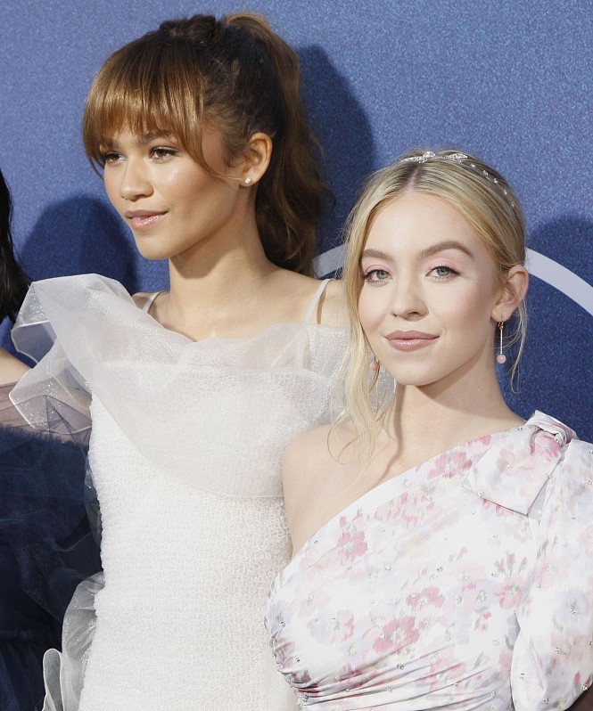 Коллеги по сериалу «Эйфория» прокомментировали слухи о вражде между Зендеей и Сидни Суини