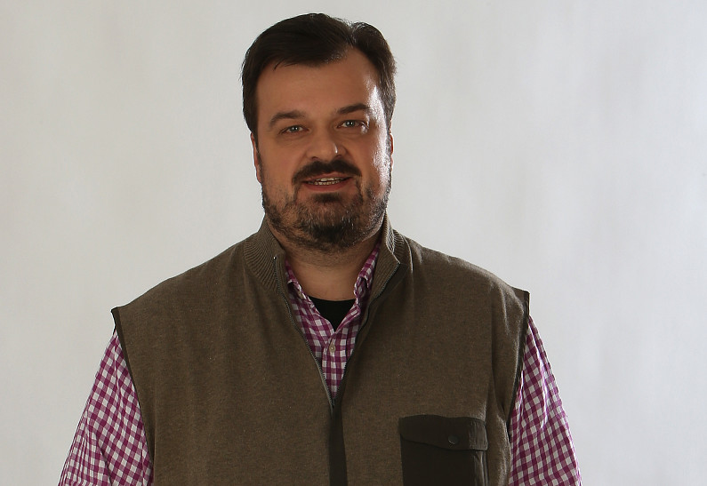 В издательстве «Альпина нон-фикшн» вышла «Книга Уткина: Мы тут жизнь живём»