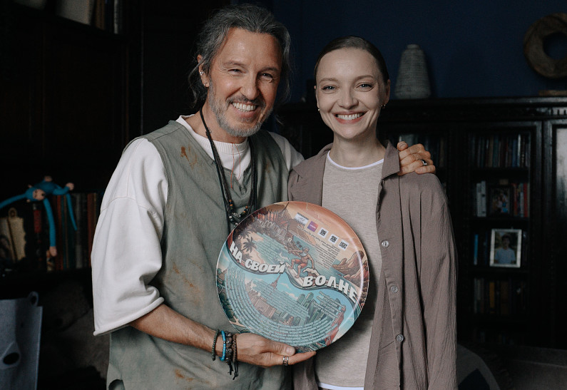 Екатерина Вилкова, Игорь Верник и Илья Любимов на съемках сериала «На своей волне». Первые фото!