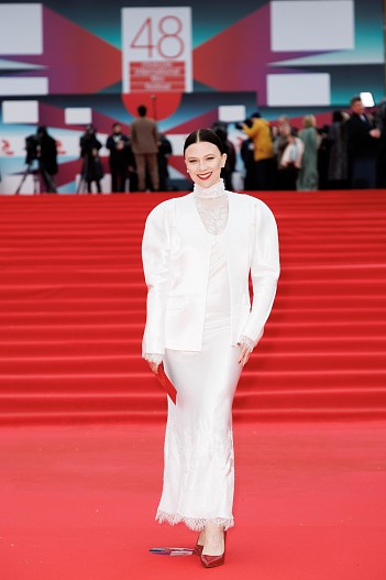 Ольга Смирнова (жакет Ammonit, боди Maison Esve JS Sense)